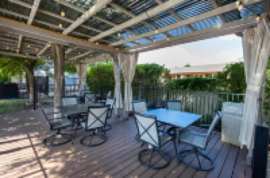 Days Inn by Wyndham Arlington