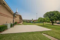 Howard Johnson by Wyndham Oklahoma City Airport/ Fairgrounds