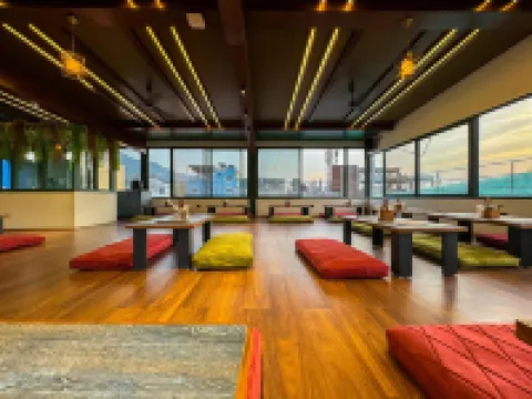 โรงแรม กรีนวิว - ด้านหลัง ปรามาร์ธ นิเกตัน