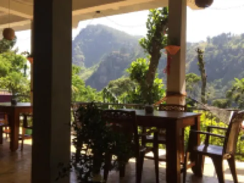 埃勒巖邊旅館 埃勒酒店