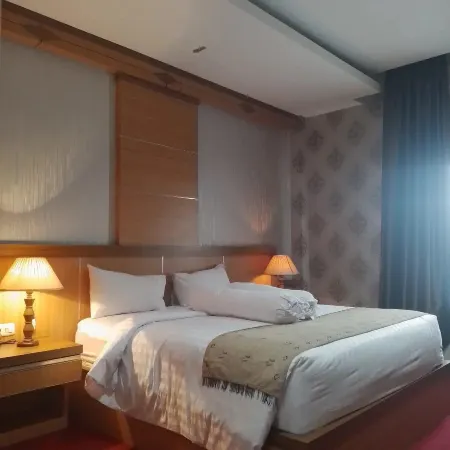 Grand Buana Lestari Hotel Отели в г. Паданг-Париаман