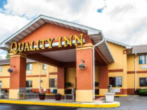 Quality Inn O'Fallon IL - St Louis Hotels in St. Clair County