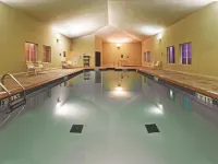 La Quinta Inn & Suites by Wyndham Shawnee - piscine