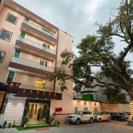 Hotel the Vaishvik Banganga Road