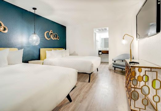 호텔 외관 및 주변 전경