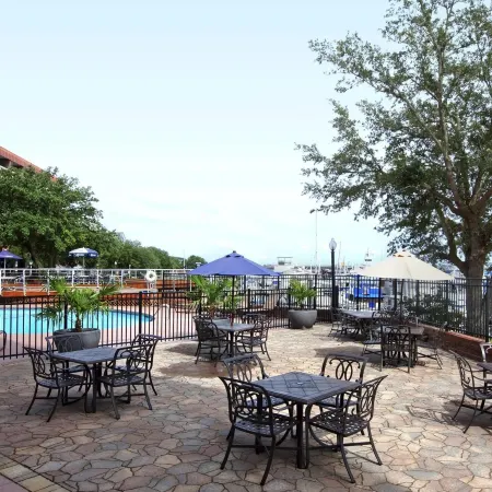 DoubleTree by Hilton Hotel New Bern  Riverfront
