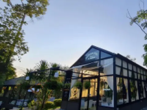 เนเชอรัล ปาร์ค รีสอร์ท เดอ วังทอง โรงแรมในอำเภอ วังทอง