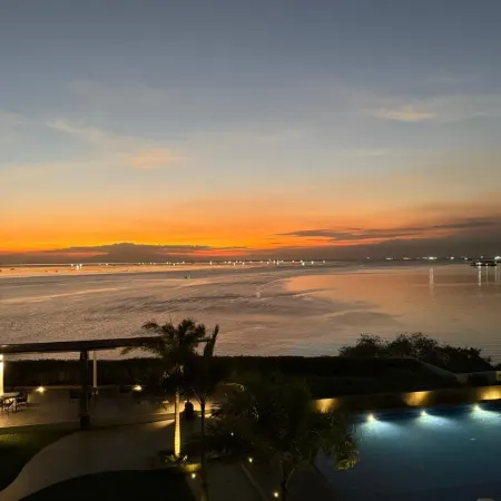 175sqm Luxurious Seaview 3 Bedrooms Facing Manila Bay Sunset, Airport, Okada, Solaire,MOA