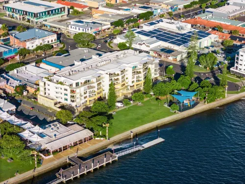 Riverside Apartments & Hotel