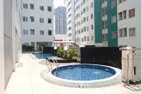 Modern 2Br Apartment at Pavilion Permata by Travelio - parking