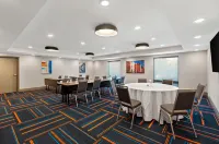 Hampton Inn & Suites by Hilton Fort Belvoir Alexandria South - parking