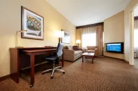 DoubleTree Suites by Hilton Cincinnati - Blue Ash فنادق في Sharonville