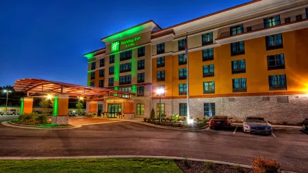 Holiday Inn & Suites Tupelo North Отели в г. Тьюпело