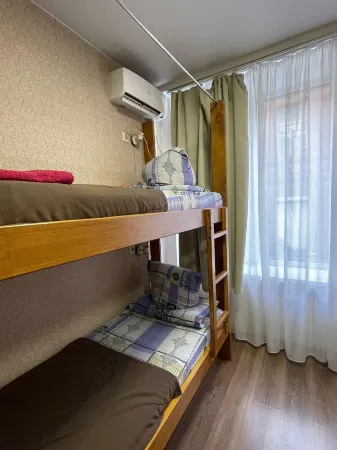 Хостелы Рус Иркутск Отели рядом с достопримечательностью «Модный Квартал»