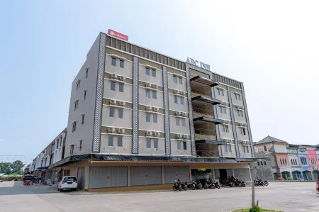 RedDoorz Plus @ Komplek ABC Batu Aji Batam Отели рядом с достопримечательностью «Kumala Shipyard»