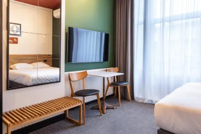 Weber Hotel Hotels near World's Narrowest House