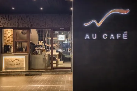 Tiintinn Inn Showtime