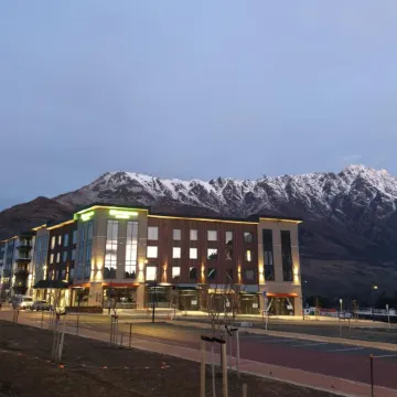 Wyndham Garden Remarkables Park Queenstown Отели рядом с достопримечательностью «Пивоварня Altitude Brewing»