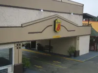 Super 8 by Wyndham Monticello AR فنادق في 