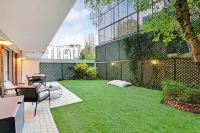 Passy - Eiffel Tower - Amazing 2Br with Garden Hotels in Auteuil