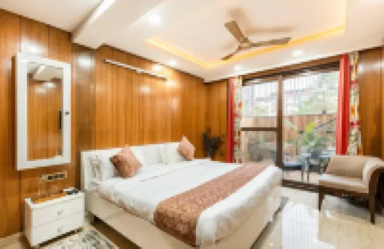 Tim Sector 51, Artemis Hospital 1 Min Walk, Fortis & Medanta 4 Mins Drive