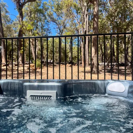 Jarrah Glen Cabins Отели в г. Наннап