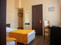 Yellow Hotel Các khách sạn gần Cung điện Vorontsov