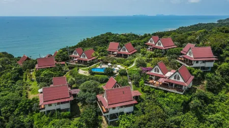 Baan KanTiang See Villas Отели рядом с достопримечательностью «Khlong Chak Waterfall»