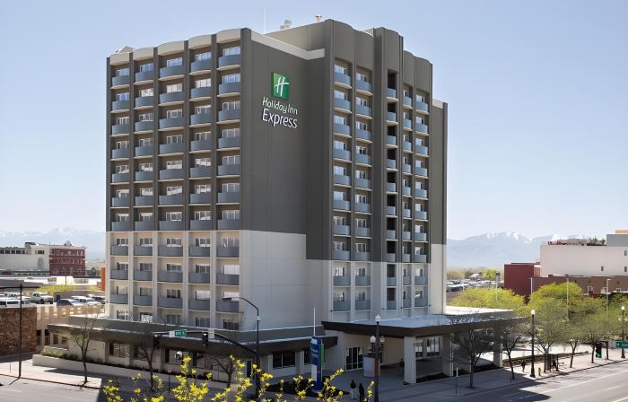 Holiday Inn Express & Suites New Castle by IHG