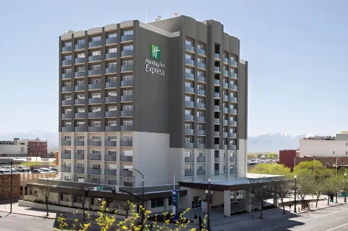 Holiday Inn Express & Suites New Castle by IHG