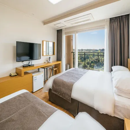 Jeju Lavender Hotel Отели рядом с достопримечательностью «Библиотека «Саммэбон»»