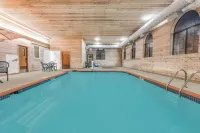 Days Inn by Wyndham Iron Mountain - Swimmingpools