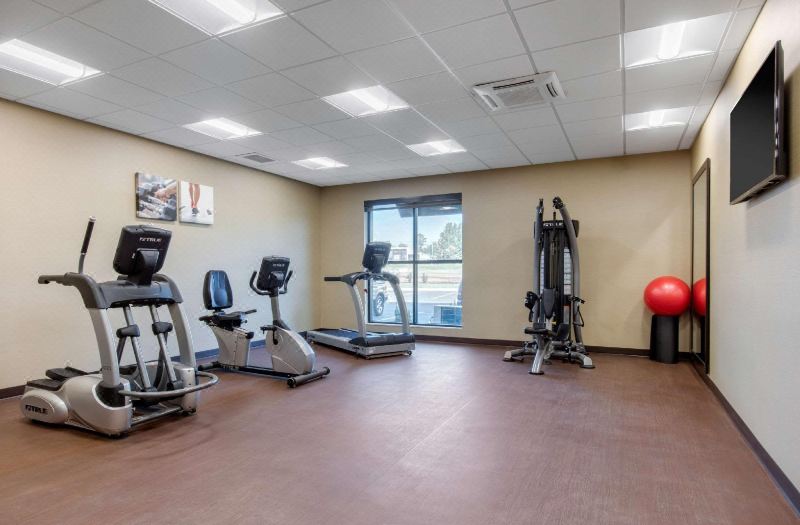 Comfort Inn & Suites at CrossPlex Village photo 2
