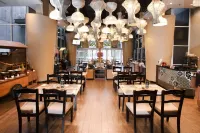 Howard Johnson by Wyndham Pekalongan - breakfast