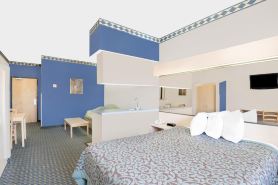 Days Inn & Suites by Wyndham Hutchinson