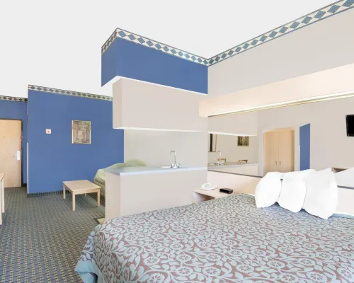Days Inn & Suites by Wyndham Hutchinson Hotels in Reno County