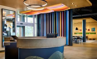 Aloft Montreal Airport