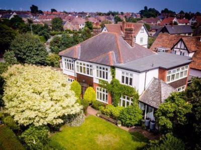 施設外観 バーナード ハウスの写真