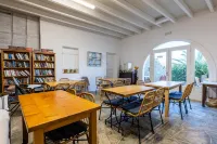 Lighthouse Hotel - 2-Star