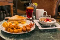 Quality Inn & Suites Downtown Vancouver - 3-Star