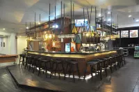 Golden Tulip Pontianak - bar