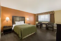 Quality Inn & Suites Medford Airport - 2-Star