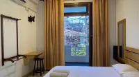 Sycamore Residences - Bed and Breakfasts