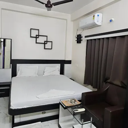 Hotel First Crown Hotels in Nadia