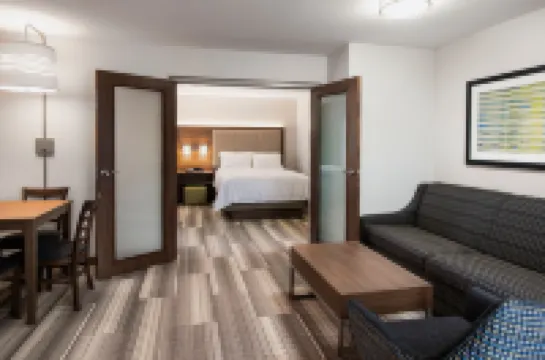Holiday Inn Express & Suites SASKATOON CENTRE by IHG