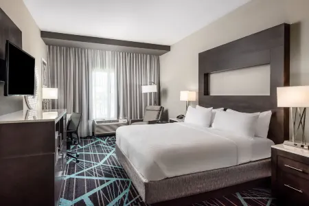 Holiday Inn Express & Suites Charlotte Airport