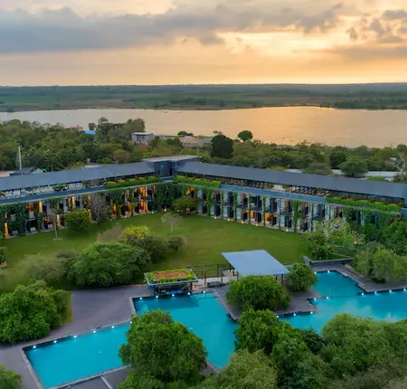 DoubleTree by Hilton Weerawila Rajawarna Resort