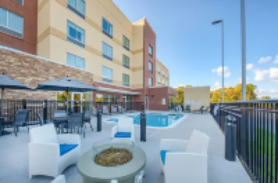 Fairfield Inn & Suites Charlotte Belmont 貝爾蒙特酒店