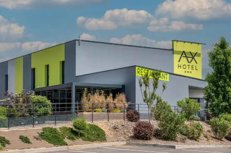 The Originals City, Ax Hotel, la Châtaigneraie Отели в г. Лож-Фужерёз