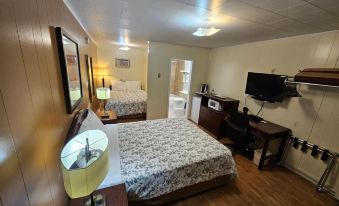 Parkway Motel & European Lodges